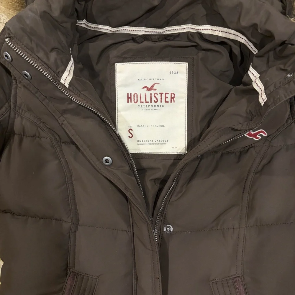 Vintage Y2K Hollister brown puffer jacket
with Faux Fur Trim - Picture 4 of 6